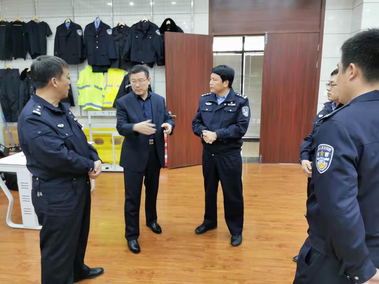 沂南交警大队领导一行莅临我公司参观考察